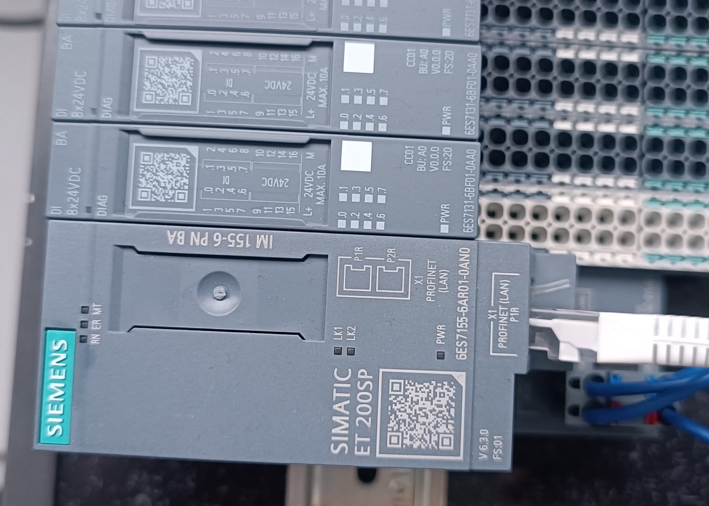SPS-I/O wird mit Plan, Klemmen und Signalen abgeglichen.